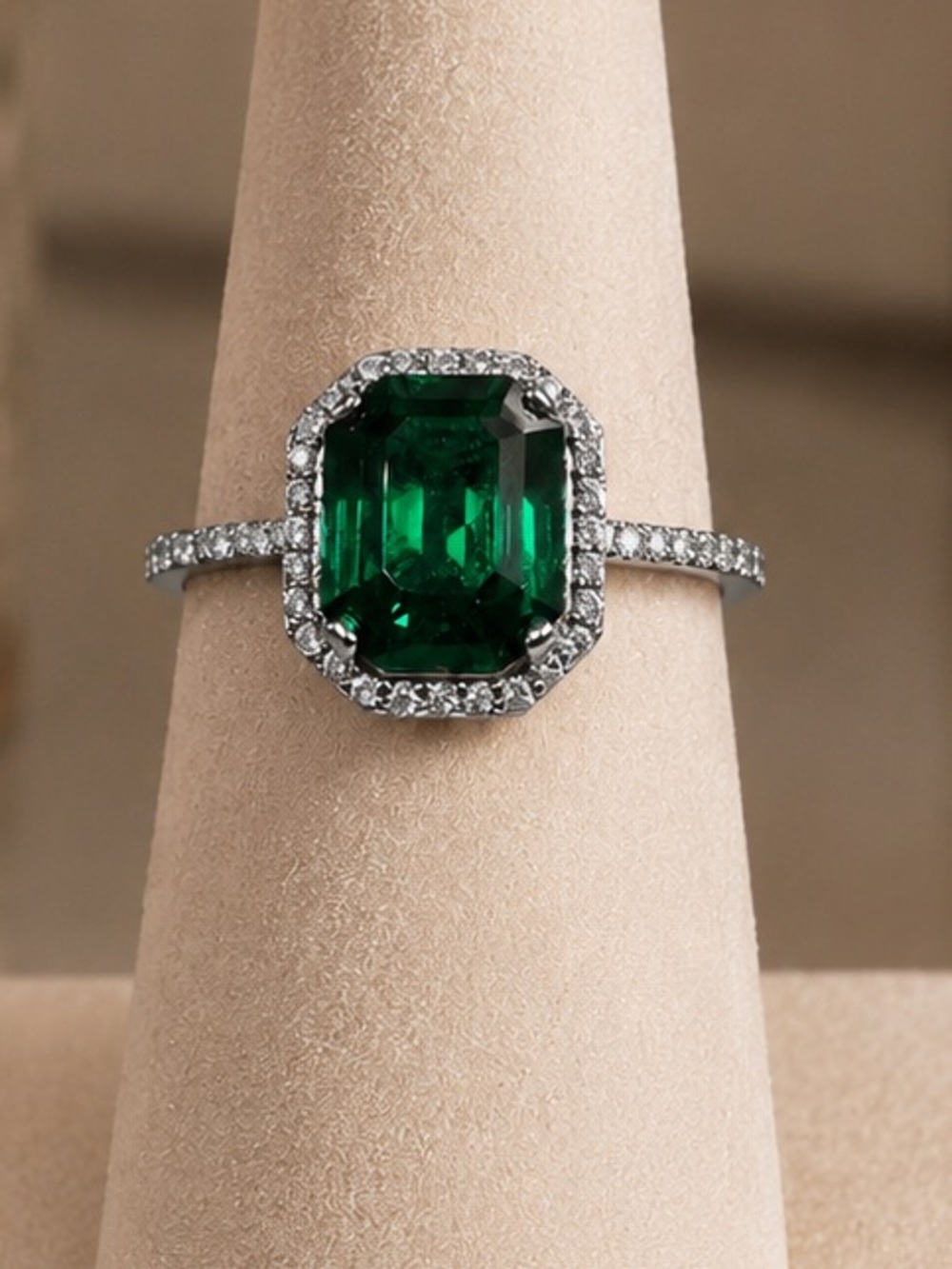 14k 2ct Emerald Ring